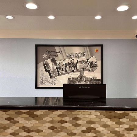 Super 8 By Wyndham Galveston Hotel Exterior photo