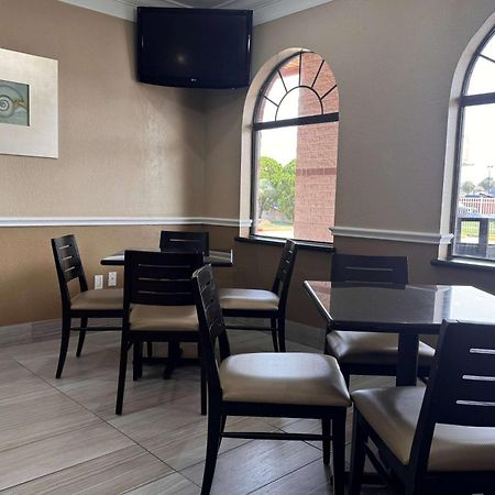 Super 8 By Wyndham Galveston Hotel Exterior photo
