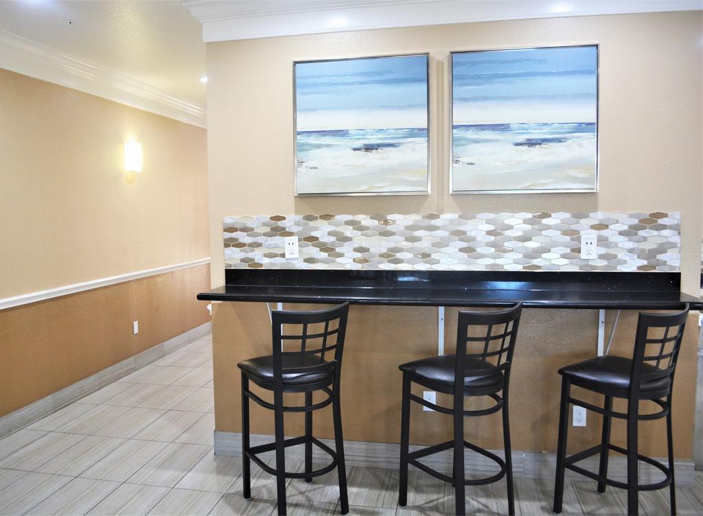 Super 8 By Wyndham Galveston Hotel Exterior photo