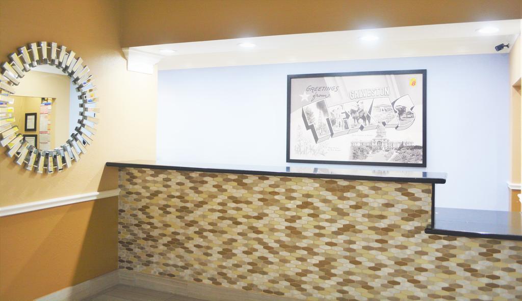 Super 8 By Wyndham Galveston Hotel Exterior photo