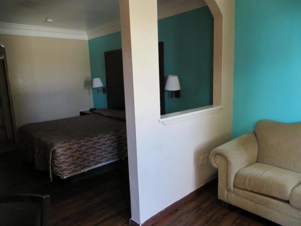 Super 8 By Wyndham Galveston Hotel Exterior photo