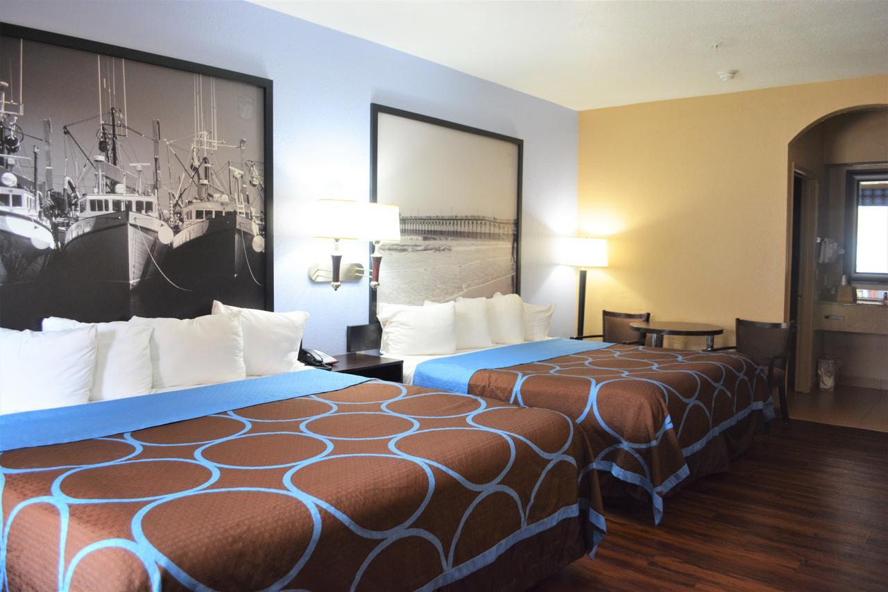 Super 8 By Wyndham Galveston Hotel Exterior photo